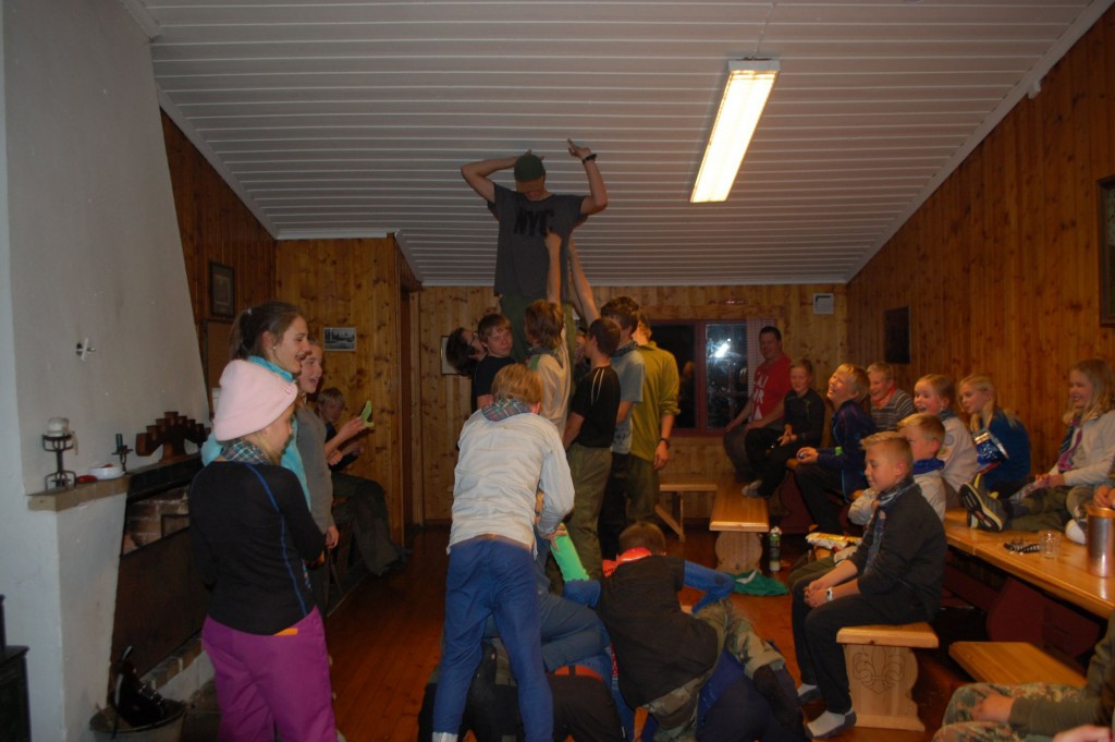 Leirbål. Stemningen står i taket! Foto: Hanne Birte Hulløen.